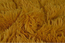 Langharig bont Okergeel